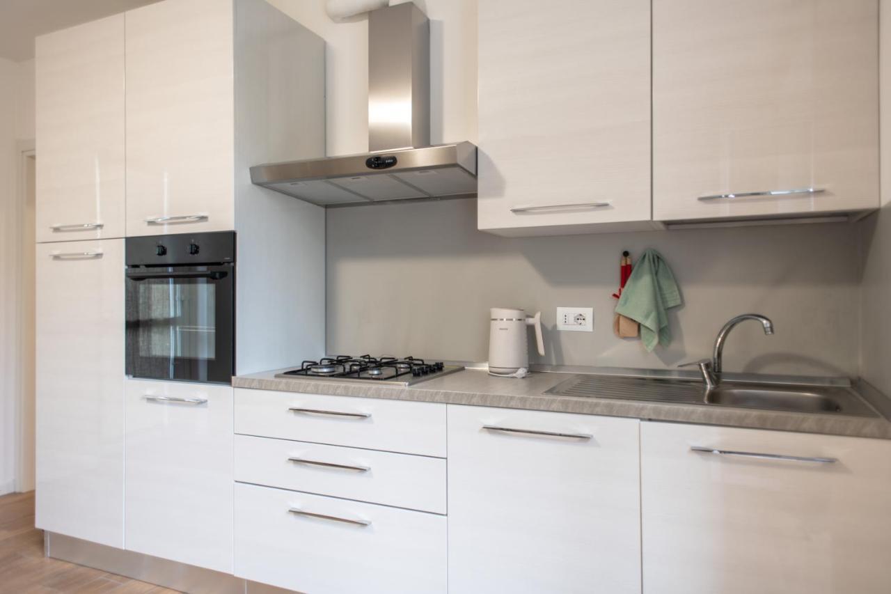 Lora Apartment,Free Private Parking, Self Check In,1 Como Zewnętrze zdjęcie