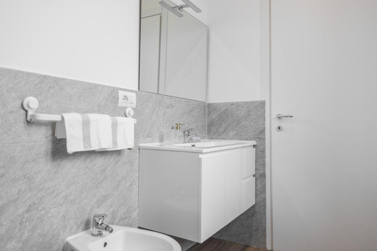 Lora Apartment,Free Private Parking, Self Check In,1 Como Zewnętrze zdjęcie