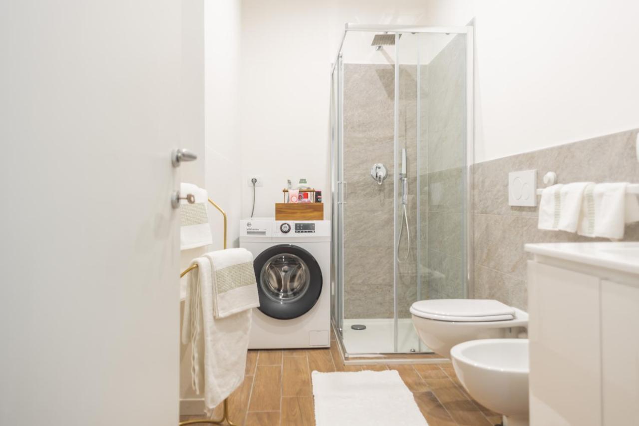 Lora Apartment,Free Private Parking, Self Check In,1 Como Zewnętrze zdjęcie