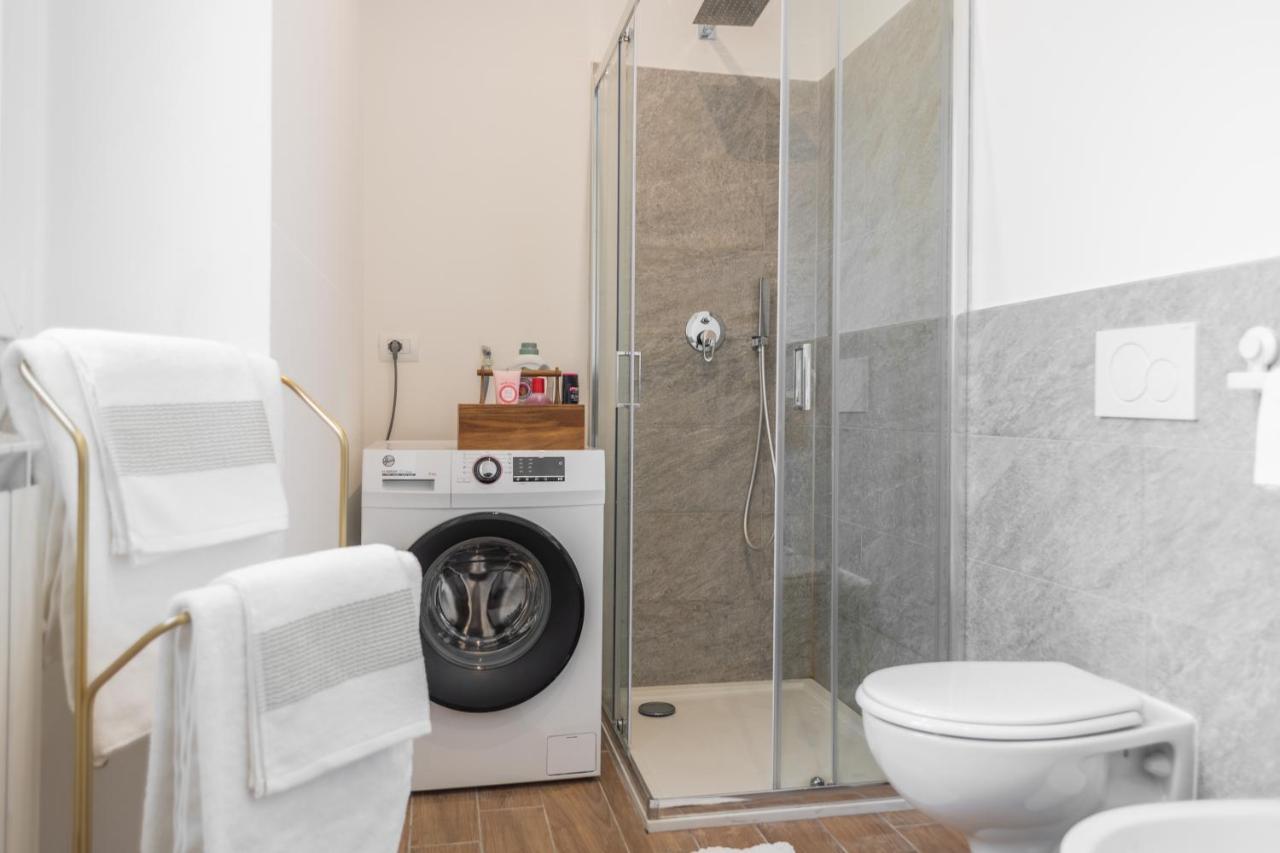 Lora Apartment,Free Private Parking, Self Check In,1 Como Zewnętrze zdjęcie