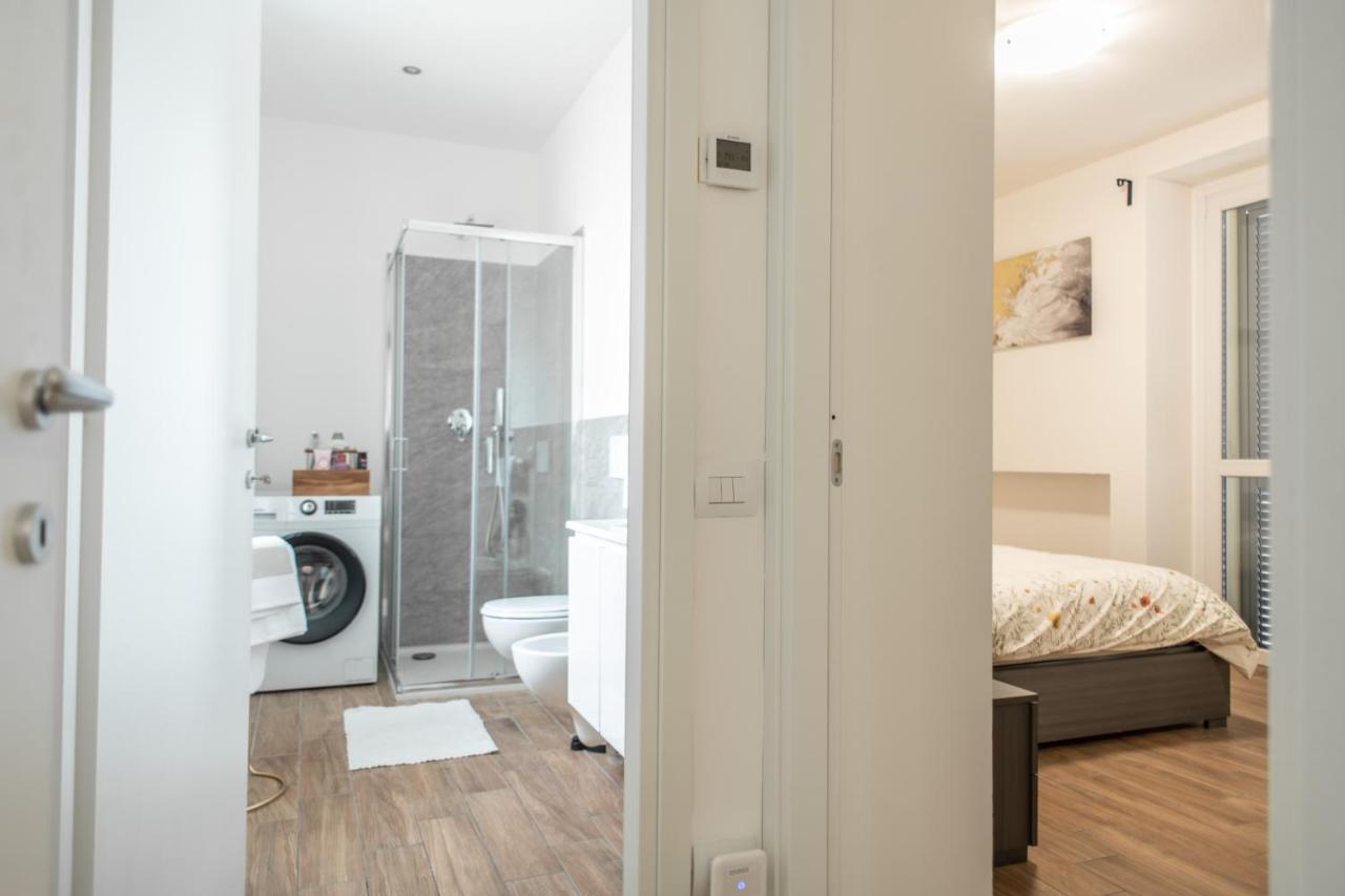 Lora Apartment,Free Private Parking, Self Check In,1 Como Zewnętrze zdjęcie