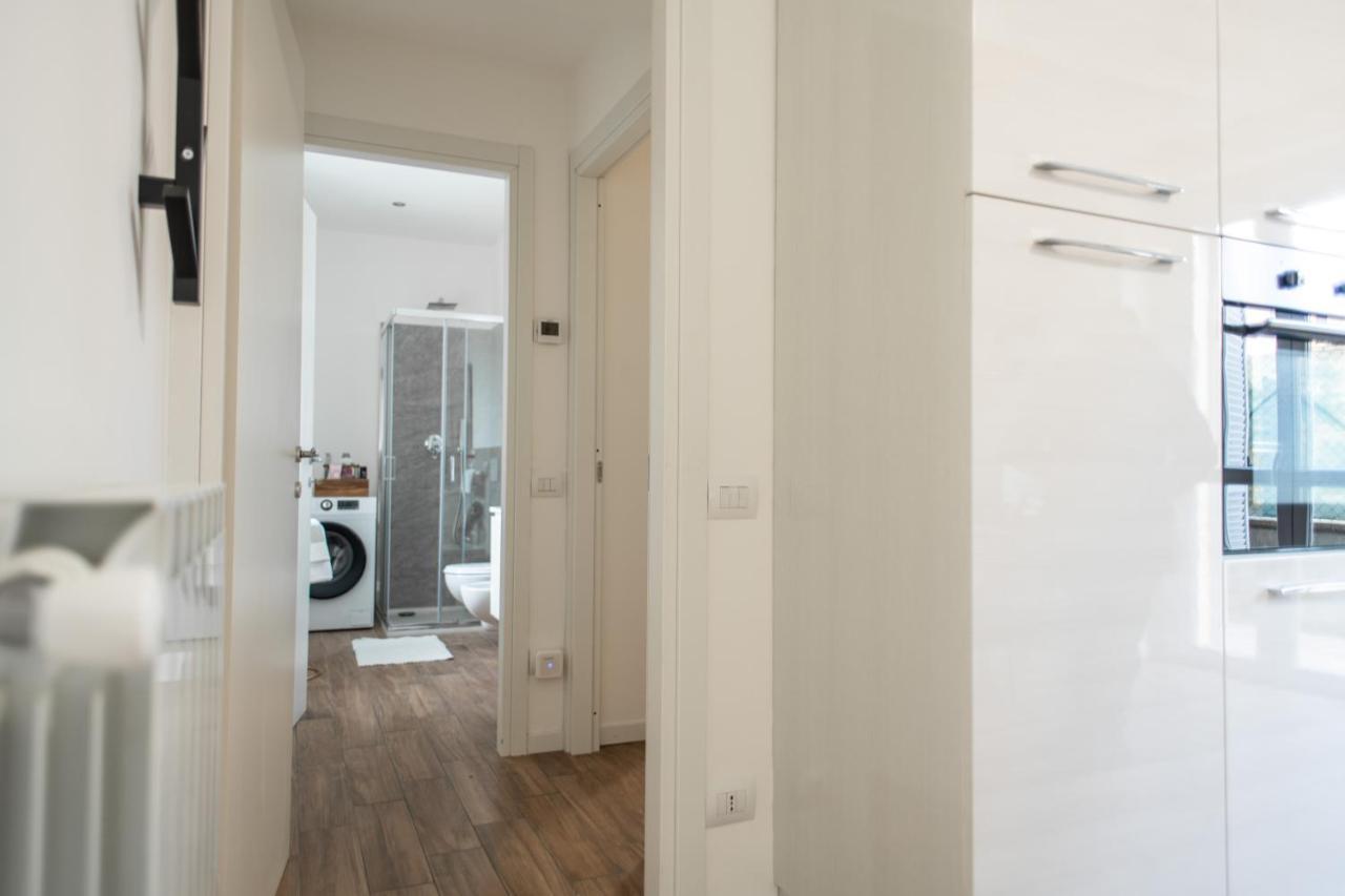 Lora Apartment,Free Private Parking, Self Check In,1 Como Zewnętrze zdjęcie