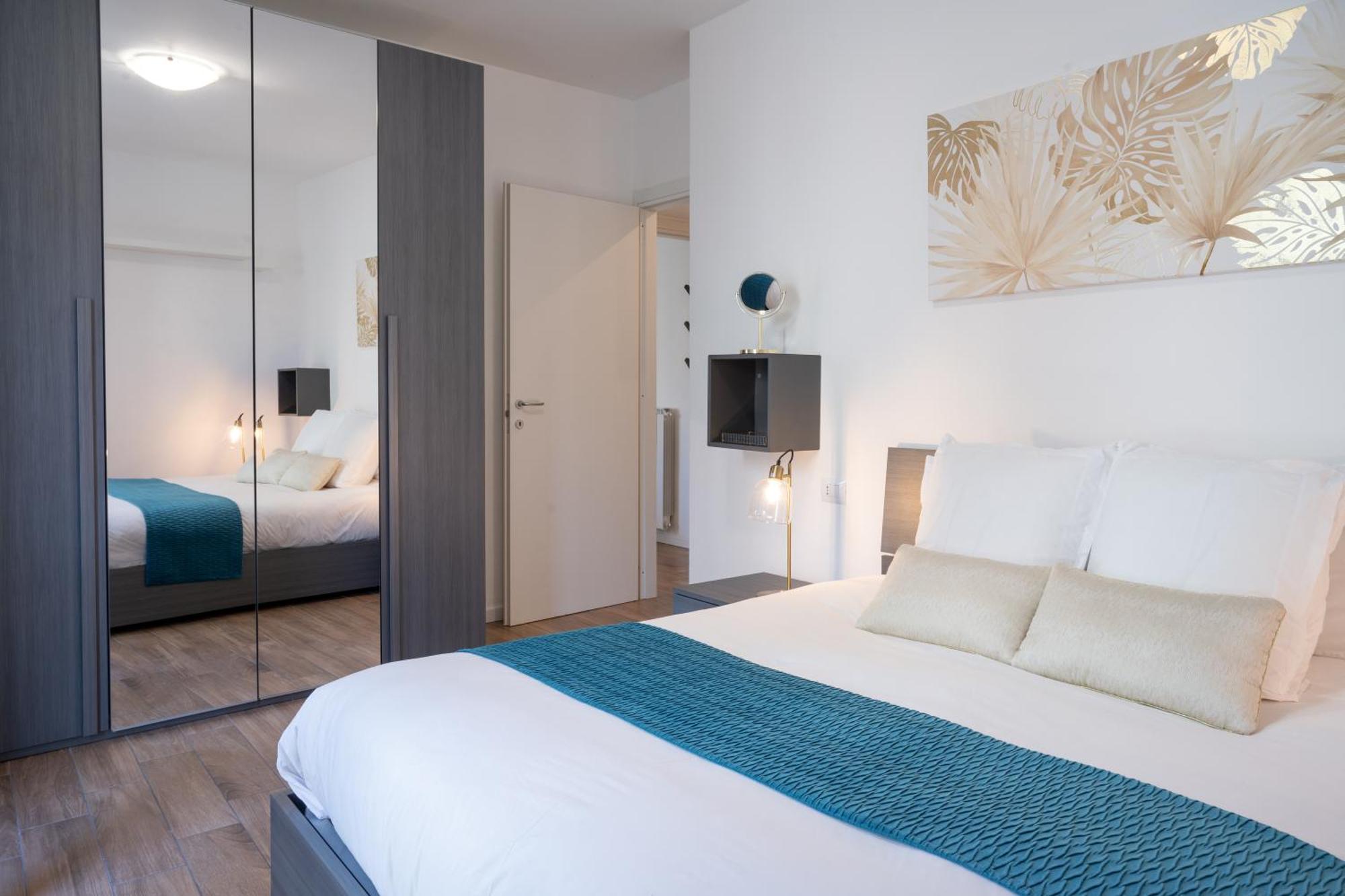 Lora Apartment,Free Private Parking, Self Check In,1 Como Zewnętrze zdjęcie